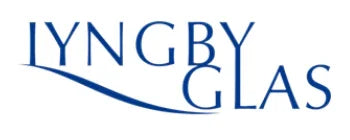 Logo for Iyngby Glas i blå tekst med en bue under.