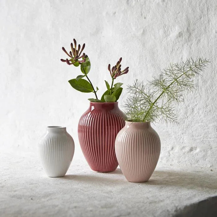KNABSTRUP VASE 27 CM HVID M/RILLER