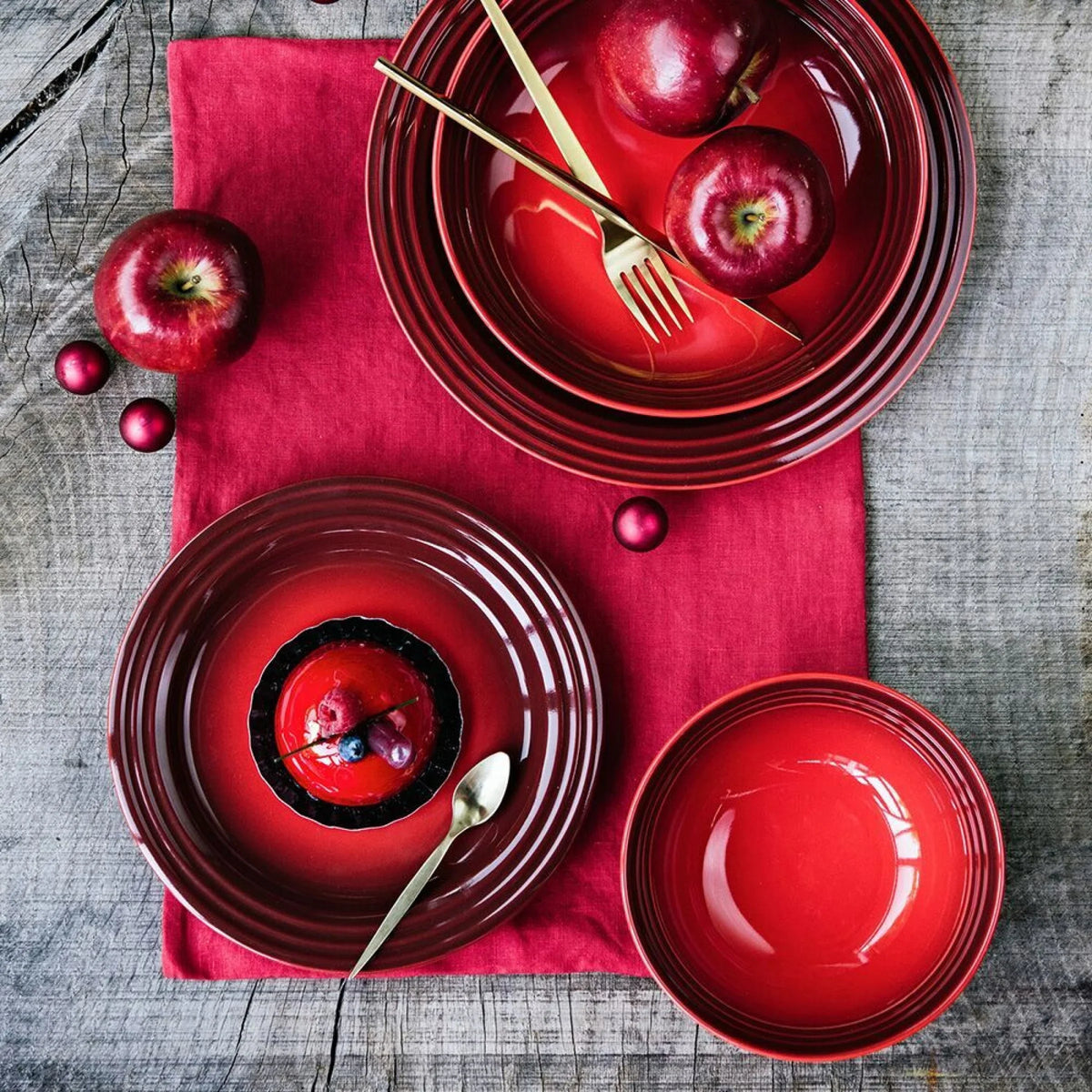 LE CREUSET TALLERKEN 27 CM CERISE