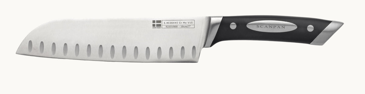 SCANPAN Santokukniv i rustfrit stål med 18 cm blad og sort greb