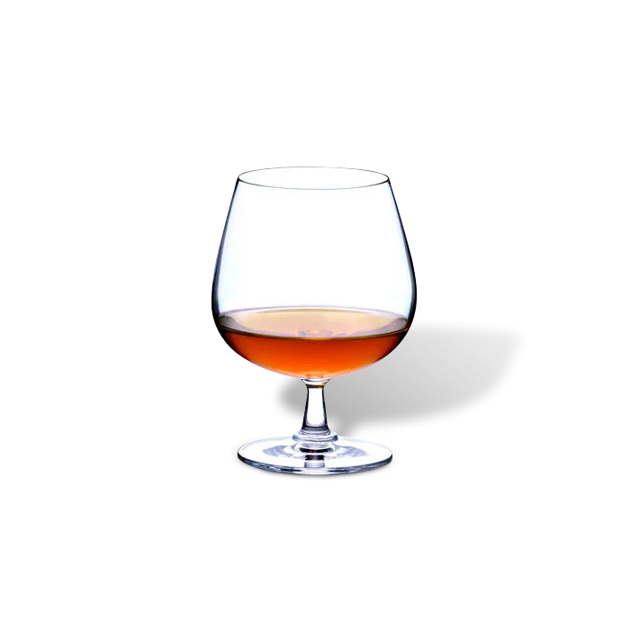 Rosendahl Grand Cru cognacglas fyldt med cognac på sort baggrund