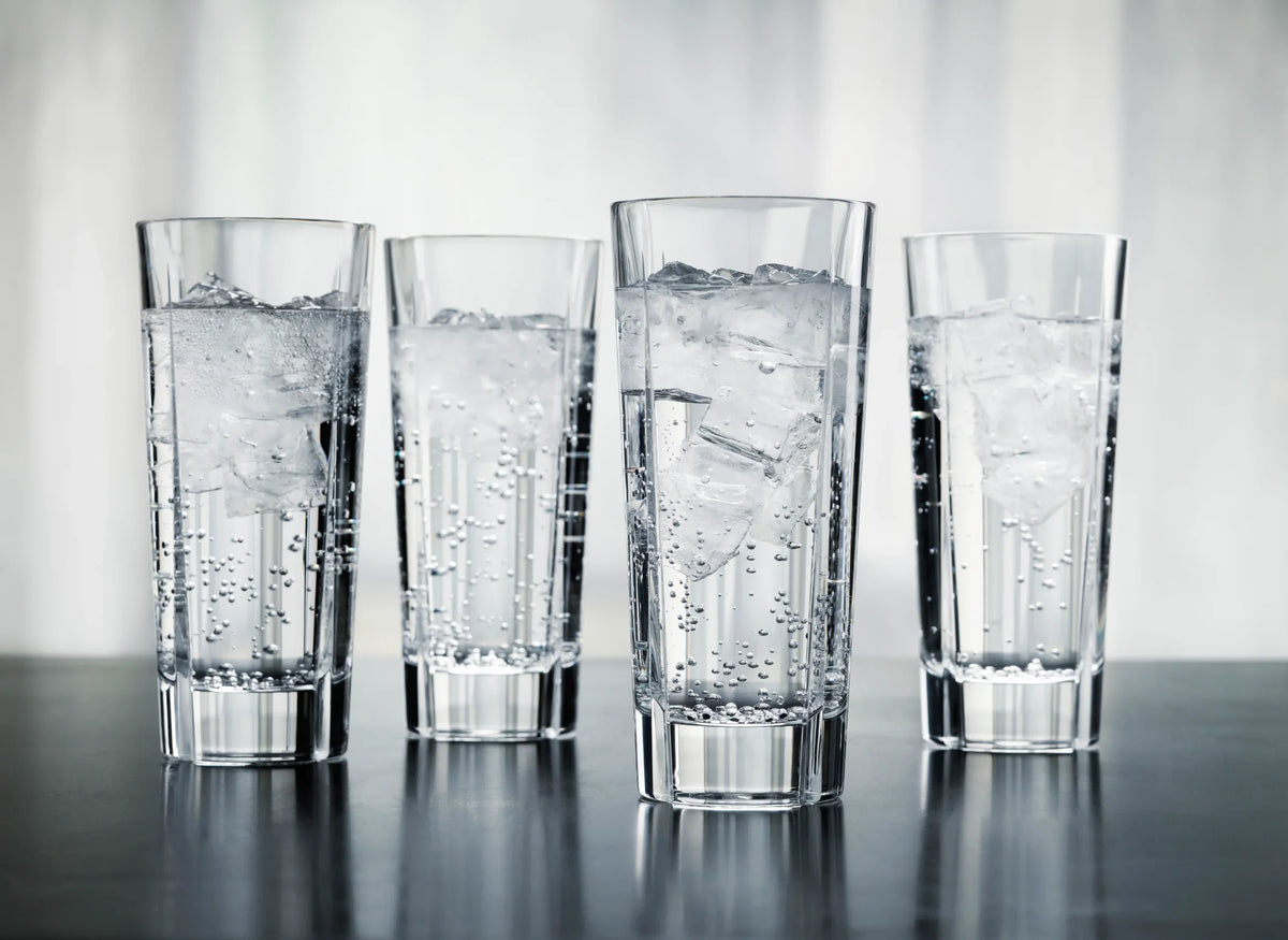 Fire ROSENDAHL Grand Cru longdrinkglas fyldt med isterninger og kulsyreholdig drik
