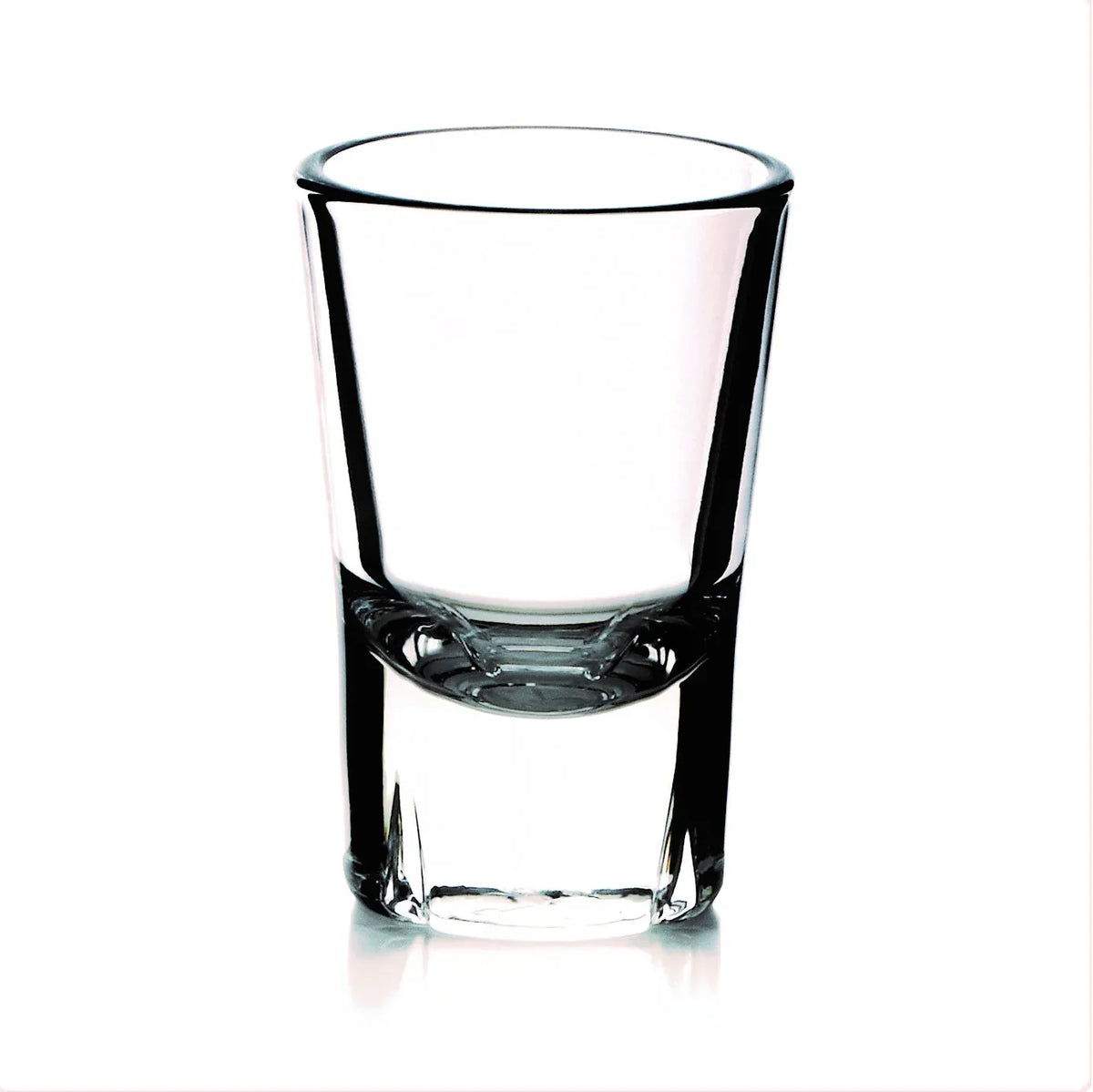 Klar ROSENDAHL Grand Cru snapseglas i glas på hvid baggrund