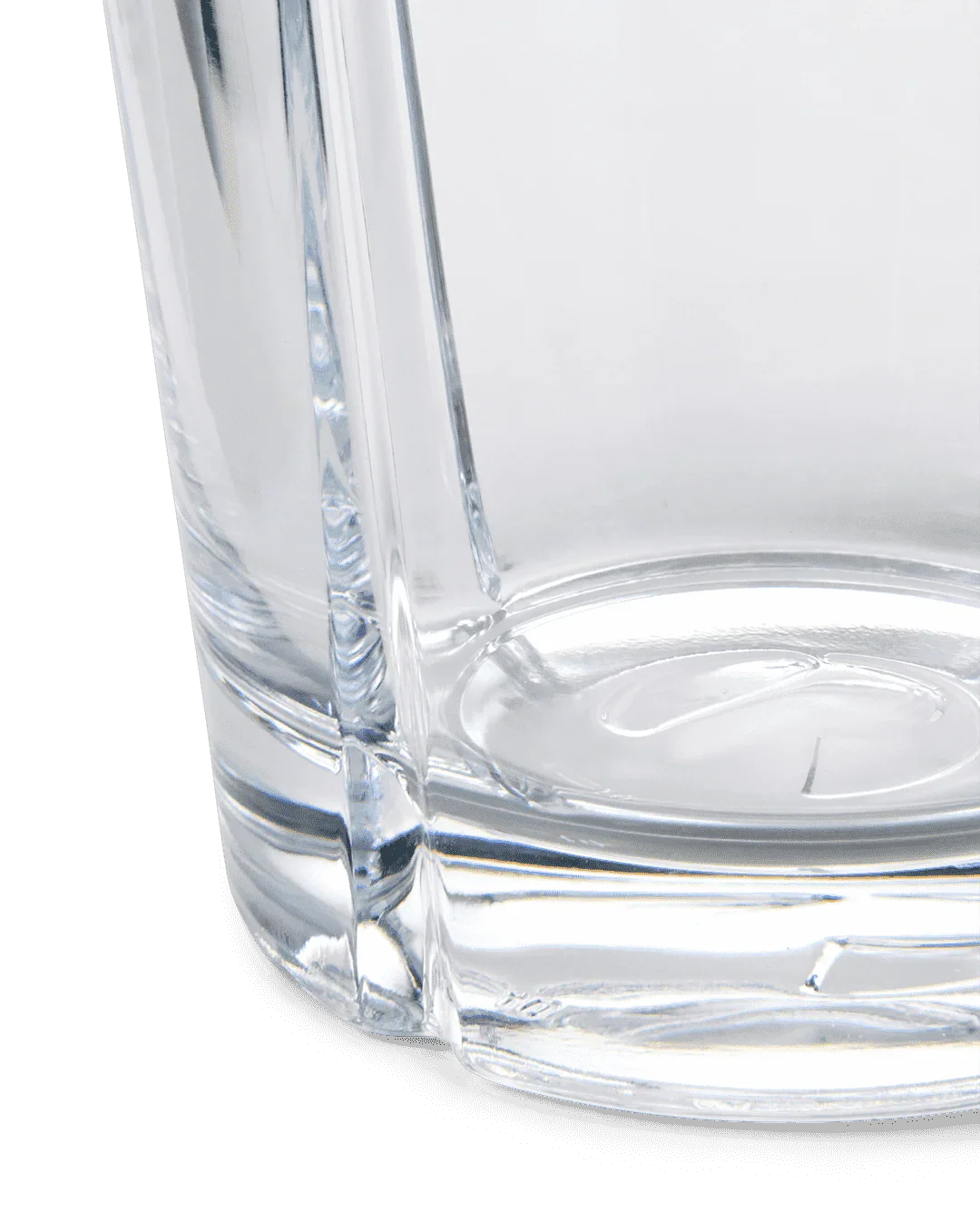 Nærbillede af bunden af et ROSENDAHL Grand Cru vandglas i klart glas