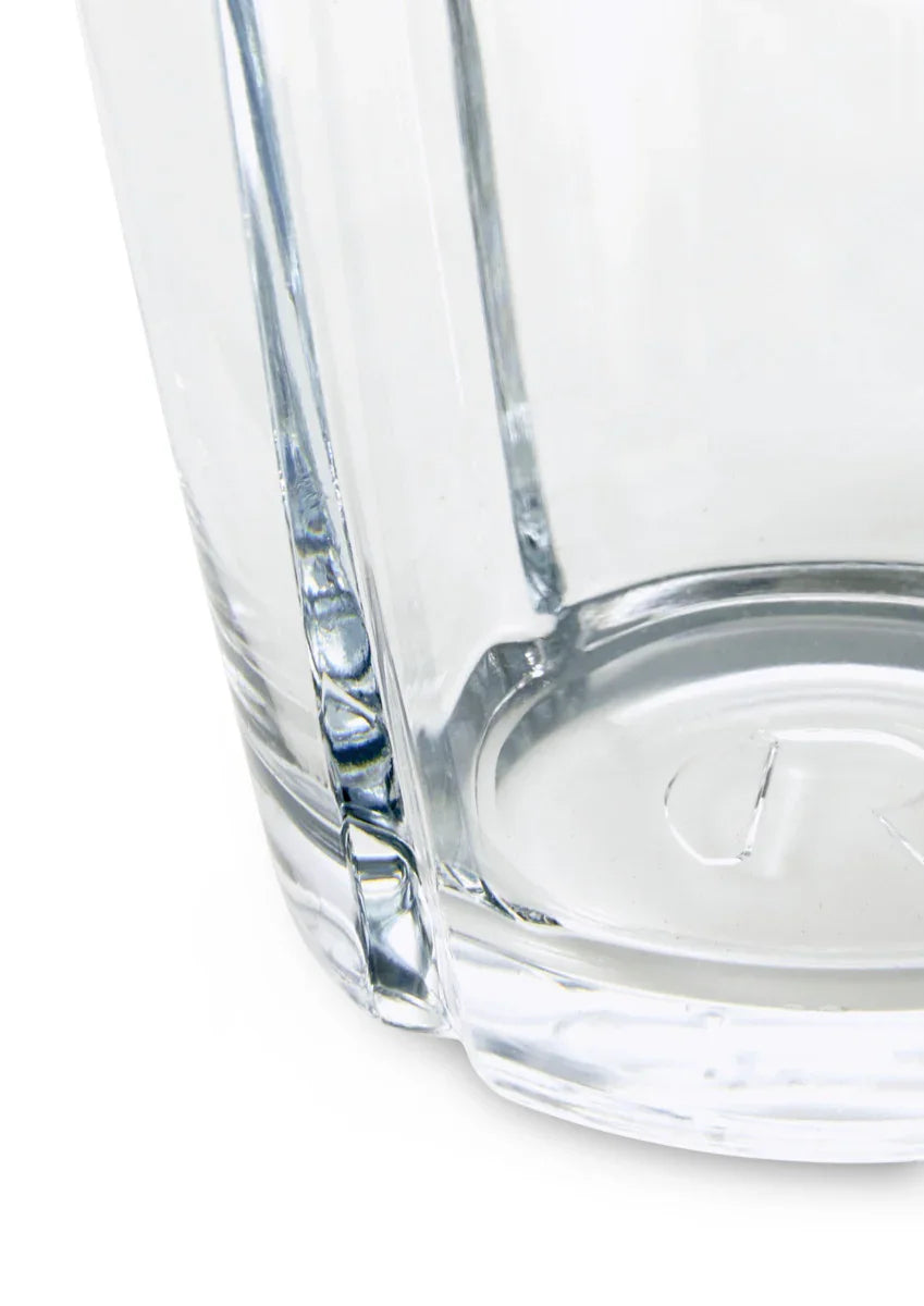 Nærbillede af bunden af et gennemsigtigt ROSENDAHL Grand Cru soft latteglas i glas.
